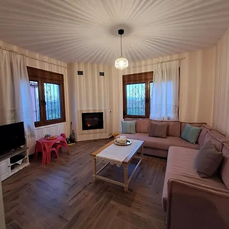 Sea View Maisonette Just 250m From The Fully Equipped & Spacious! Feriehus